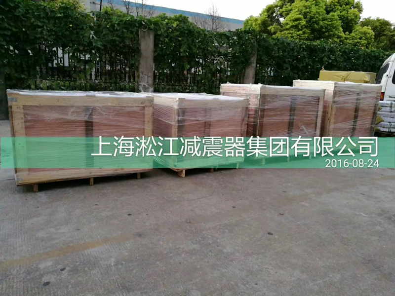 澳大利亞客戶來廠訂購(gòu)*批橡膠接頭產(chǎn)品“