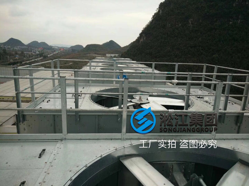 樓頂冷卻塔彈簧減震器安裝現(xiàn)場(chǎng)“這樣做就沒有震動(dòng)了” 樓頂冷卻塔彈簧減震器安裝現(xiàn)場(chǎng)“這樣做就沒有震動(dòng)了”