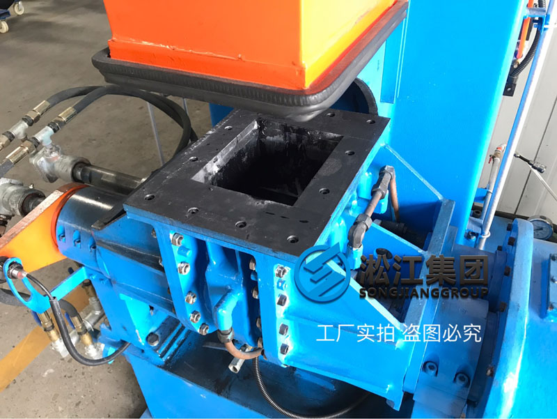 為了把控橡膠接頭膠料穩(wěn)定性實(shí)驗(yàn)室新增一臺三升密煉機(jī)